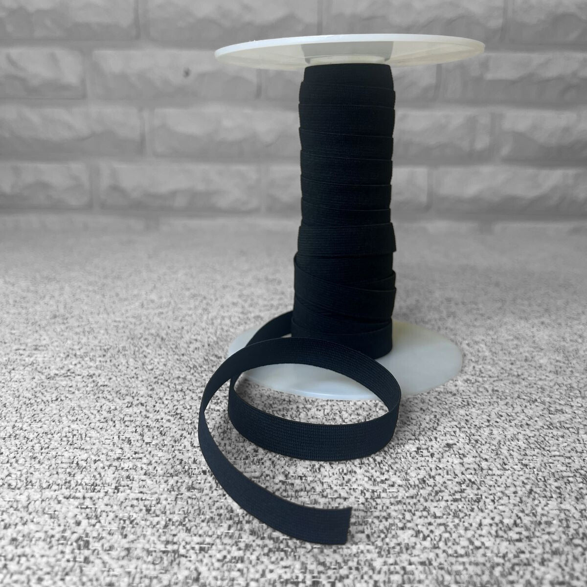 Kuminauha 15 mm musta, valkoinen