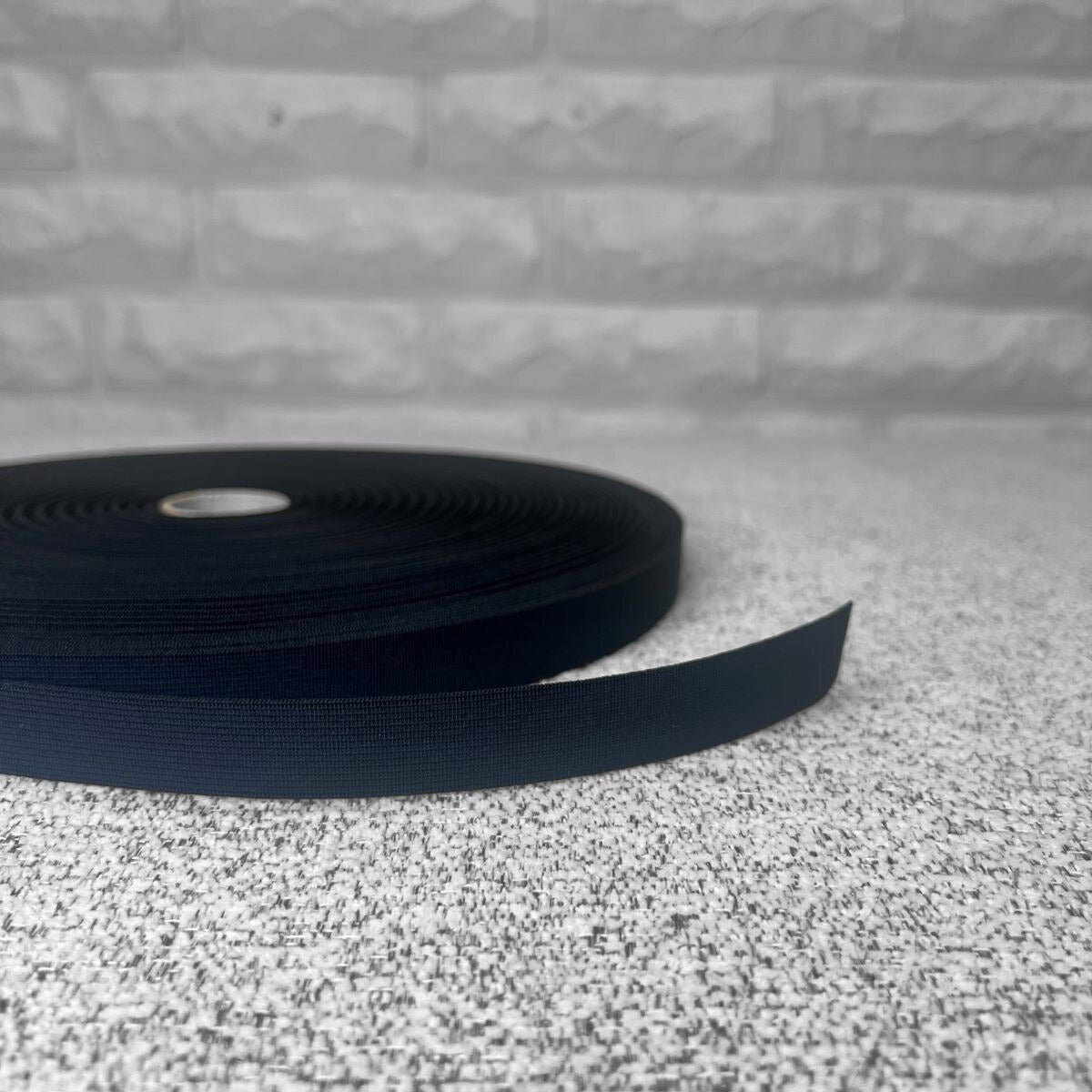 Kuminauha 20 mm musta, valkoinen