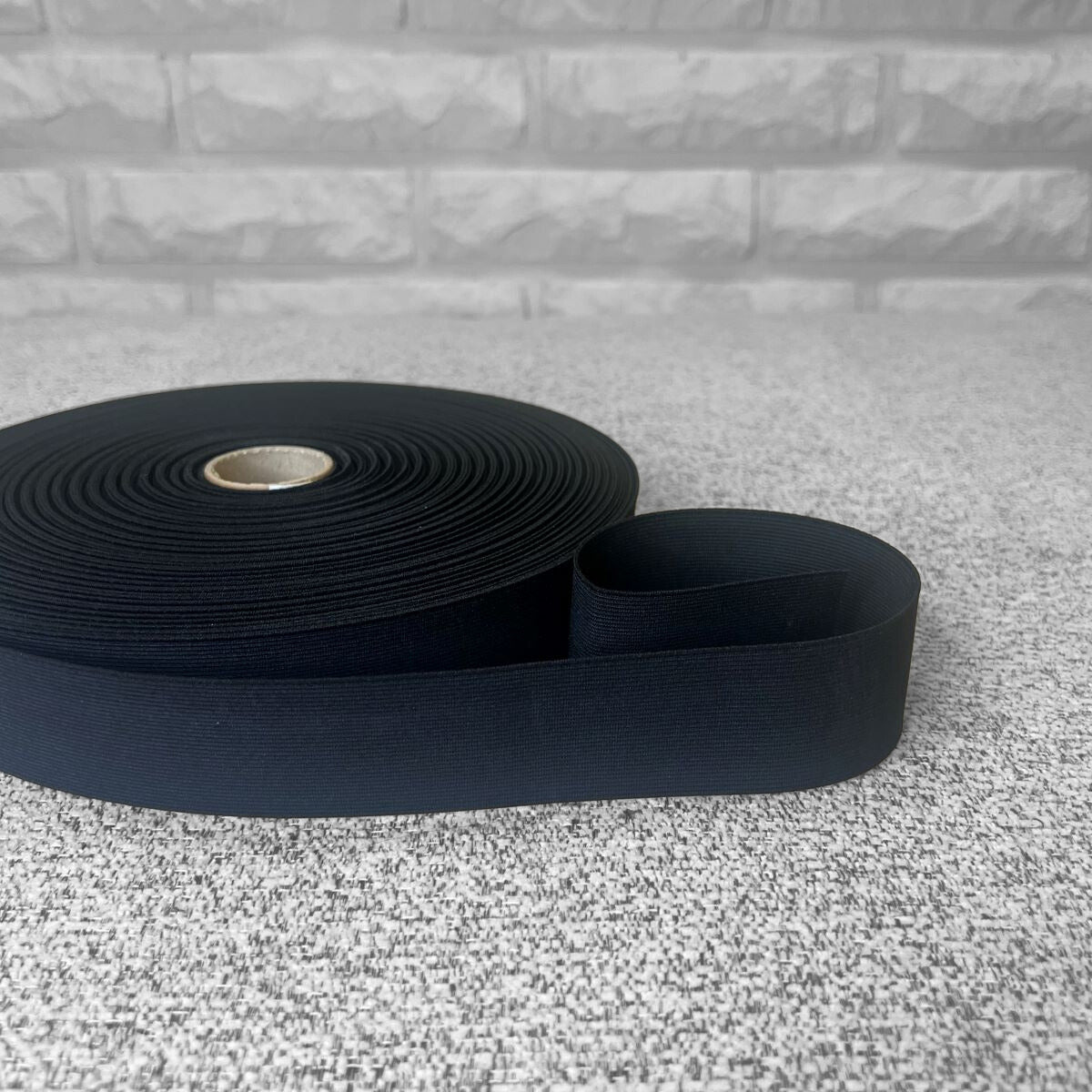 Kuminauha 40 mm musta, valkoinen