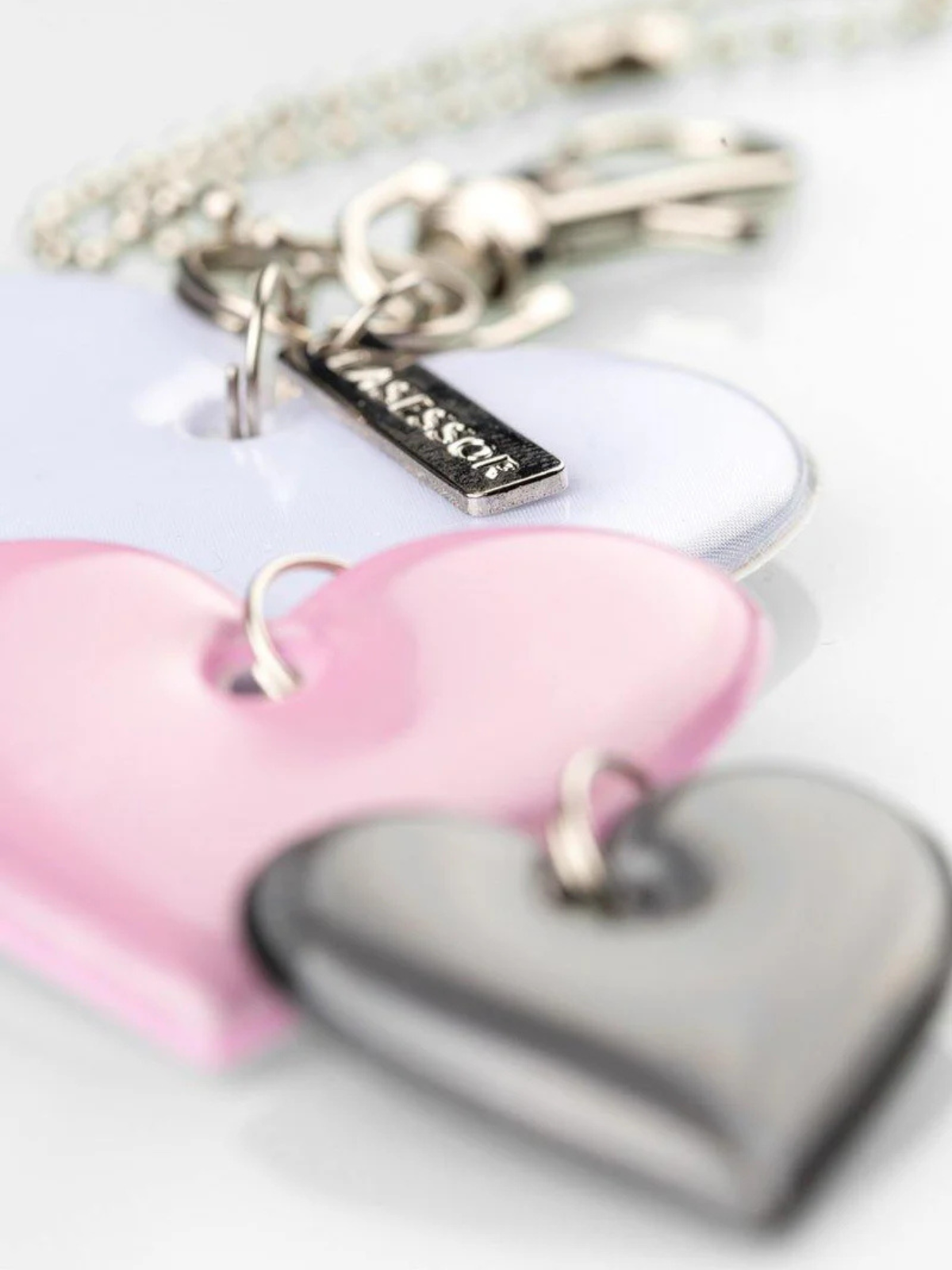 Heijastin Kolme sydäntä vaaleanpunainen, Lasessor