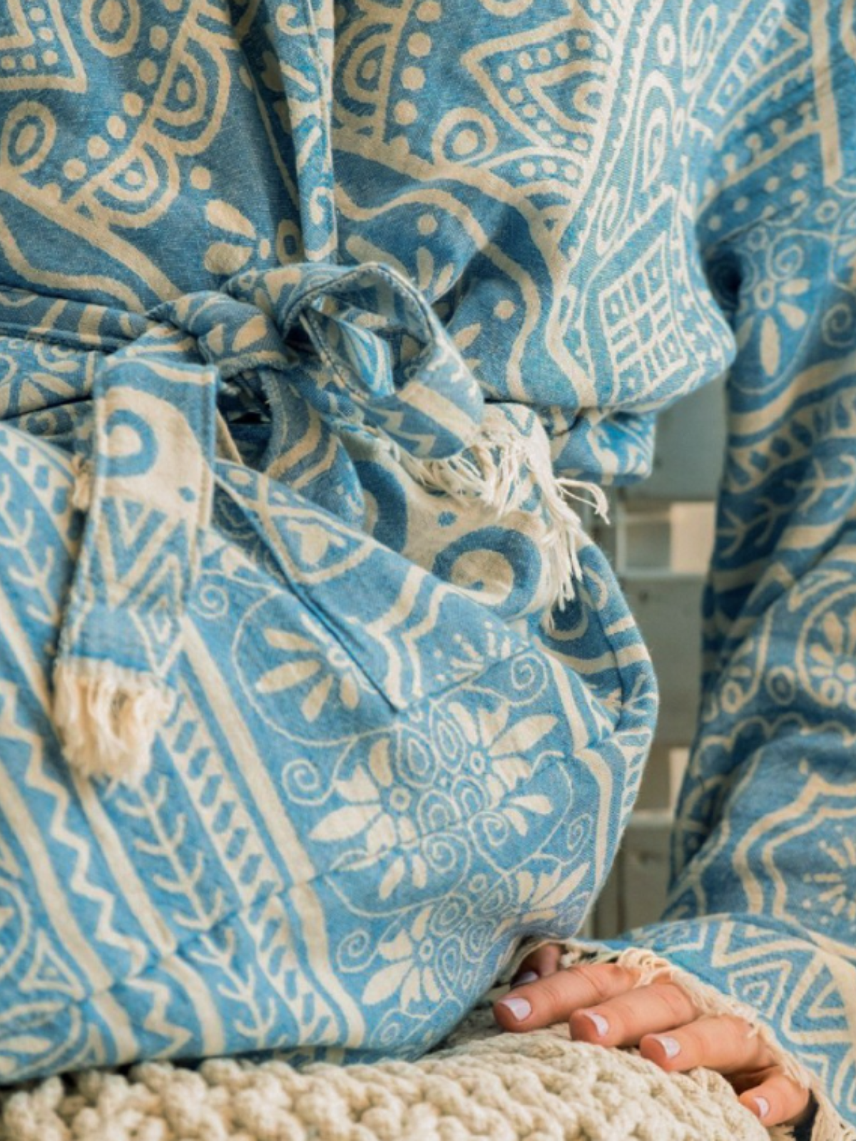 Kreikkalainen hupullinen kylpytakki Mandala sininen
