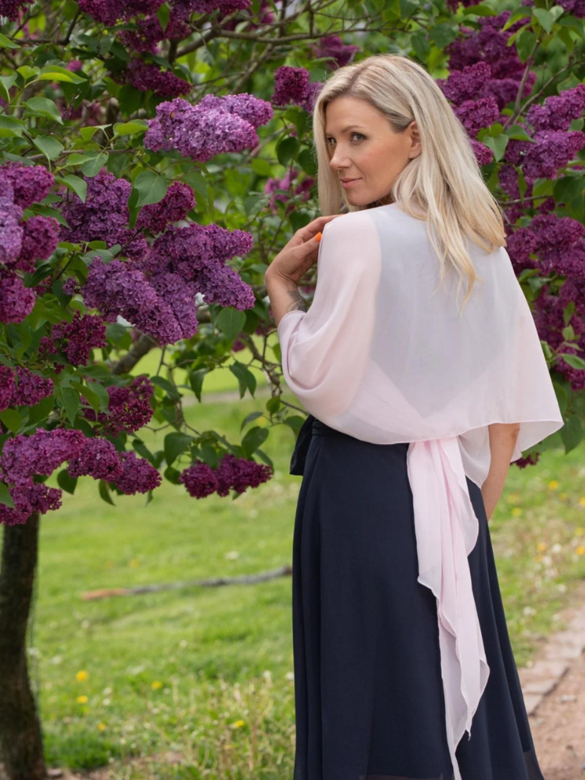 Hartiahuivi Sonya roosa, Lasessor