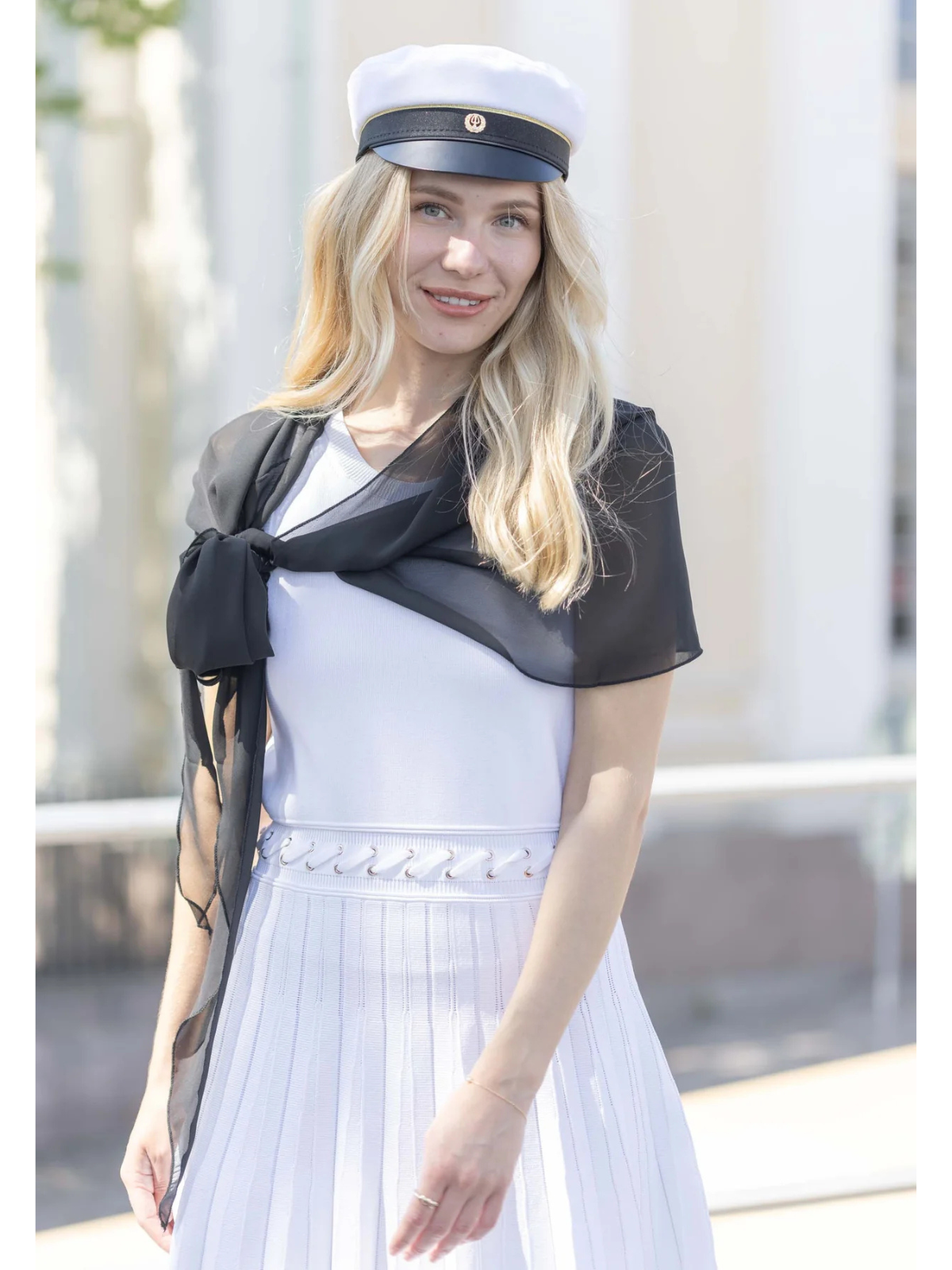 Hartiahuivi Sonya musta, Lasessor