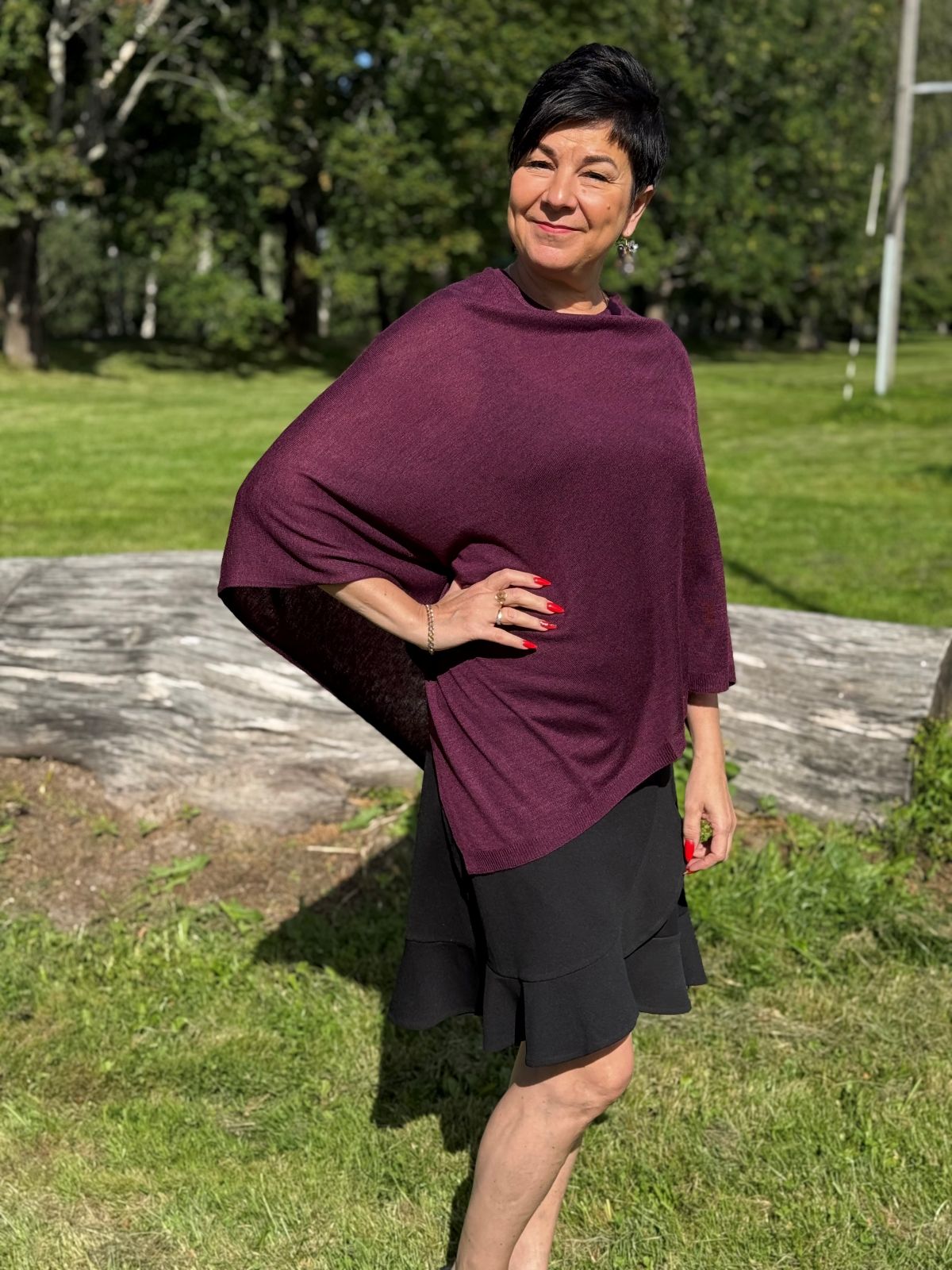Poncho Juolas viininpunainen, Lasessor