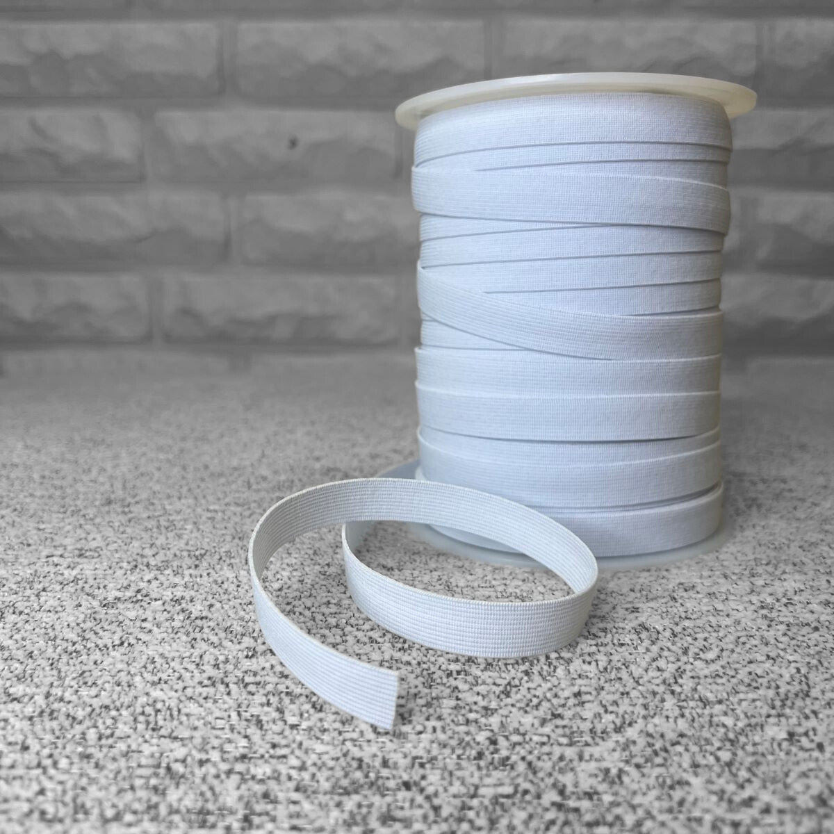 Kuminauha 15 Mm Musta Valkoinen Porin Nauha Ja Nappi kuminauha-15-mm-musta-valkoinen-porin-nauha-ja-nappi