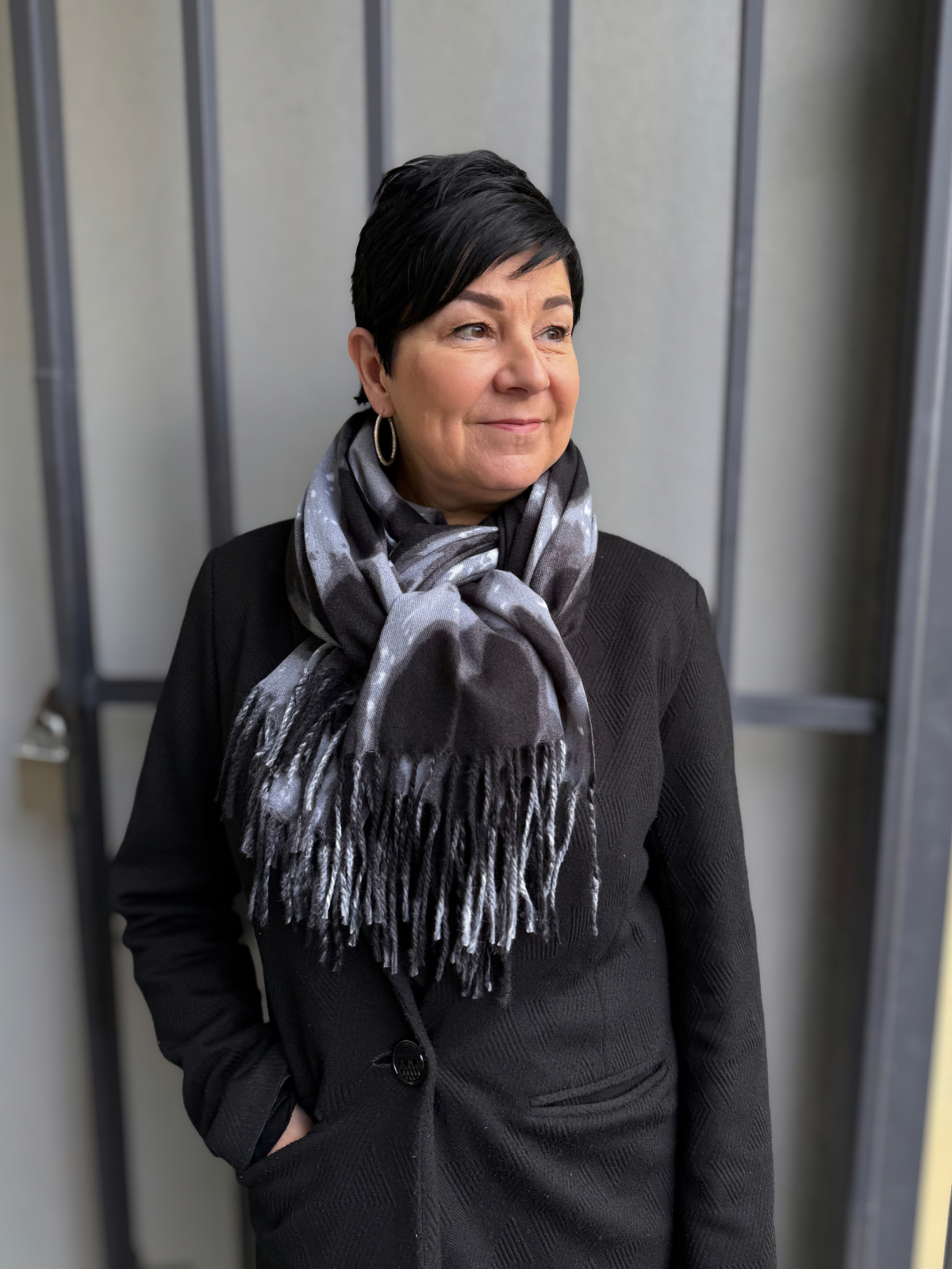 Kaulahuivi Pantteri harmaa