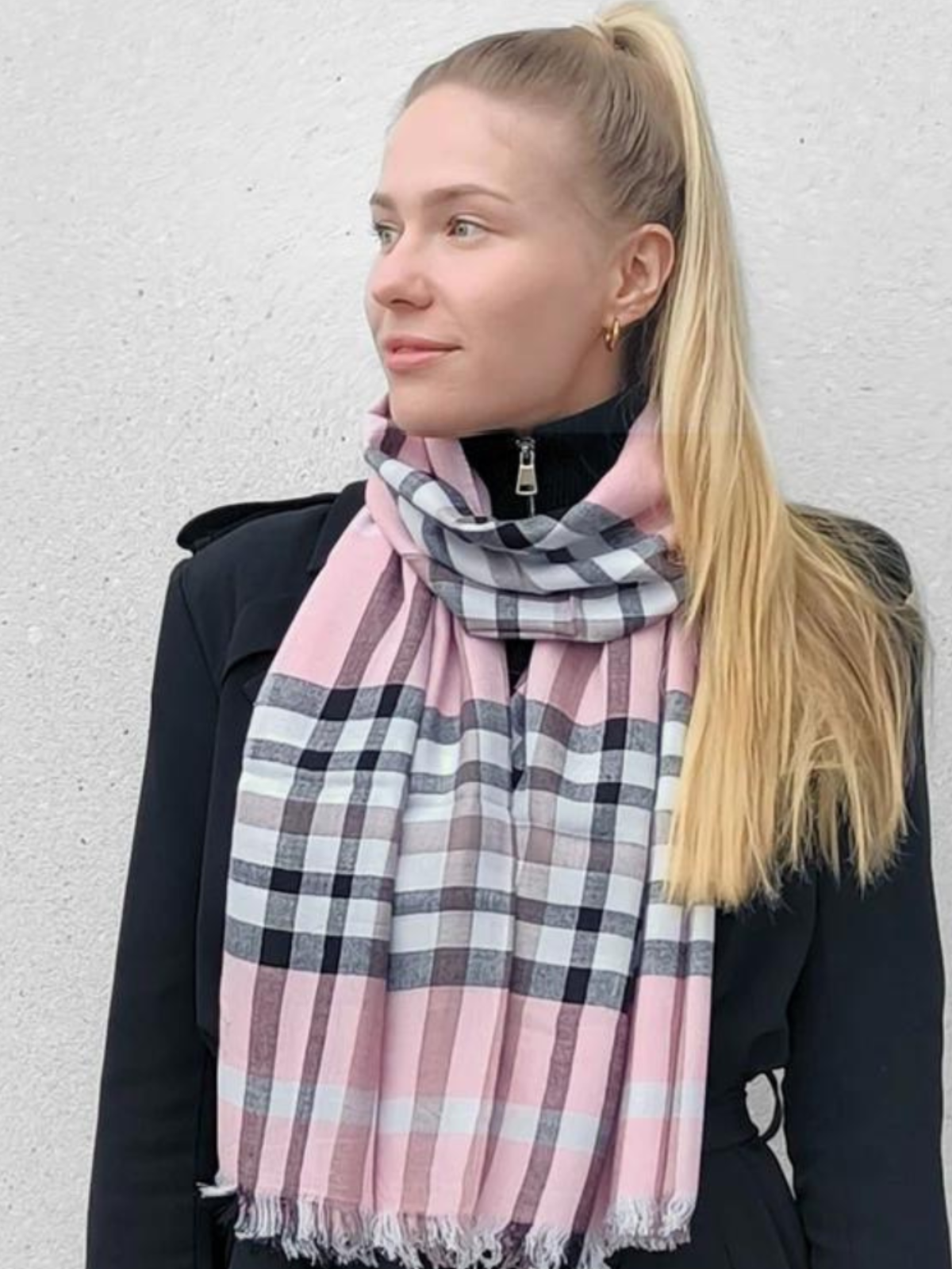 Huivi Jana vaaleanpunainen, Lasessor