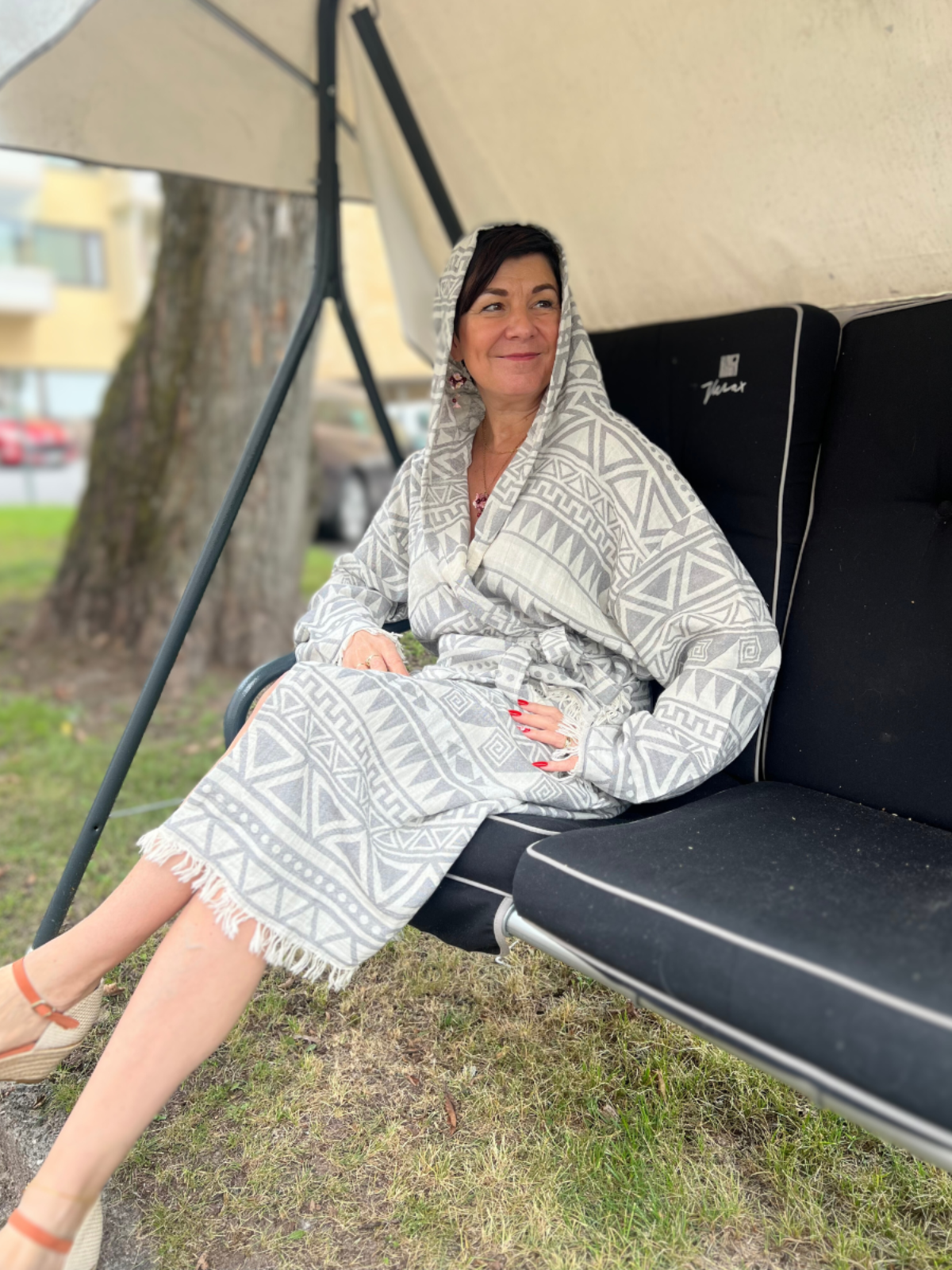 Kreikkalainen hupullinen kylpytakki Pilari harmaa