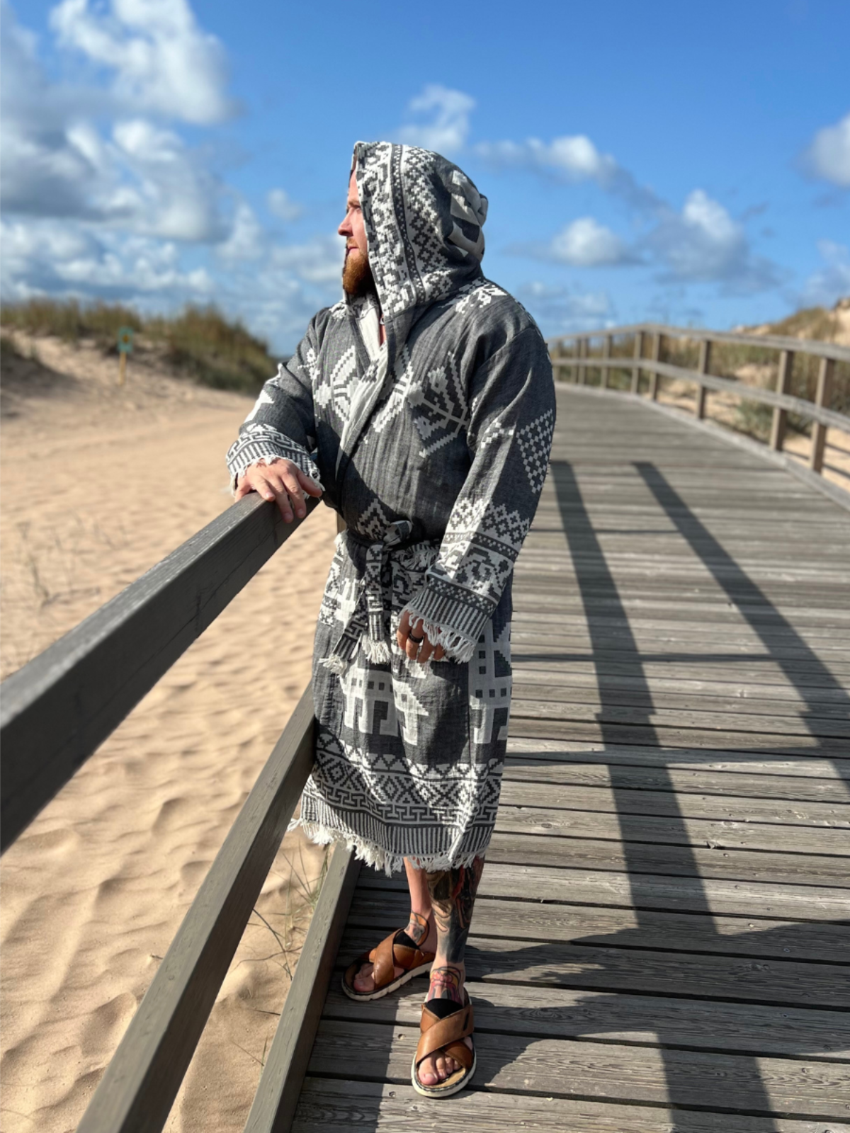 Kreikkalainen hupullinen kylpytakki Ornamentti tummanharmaa