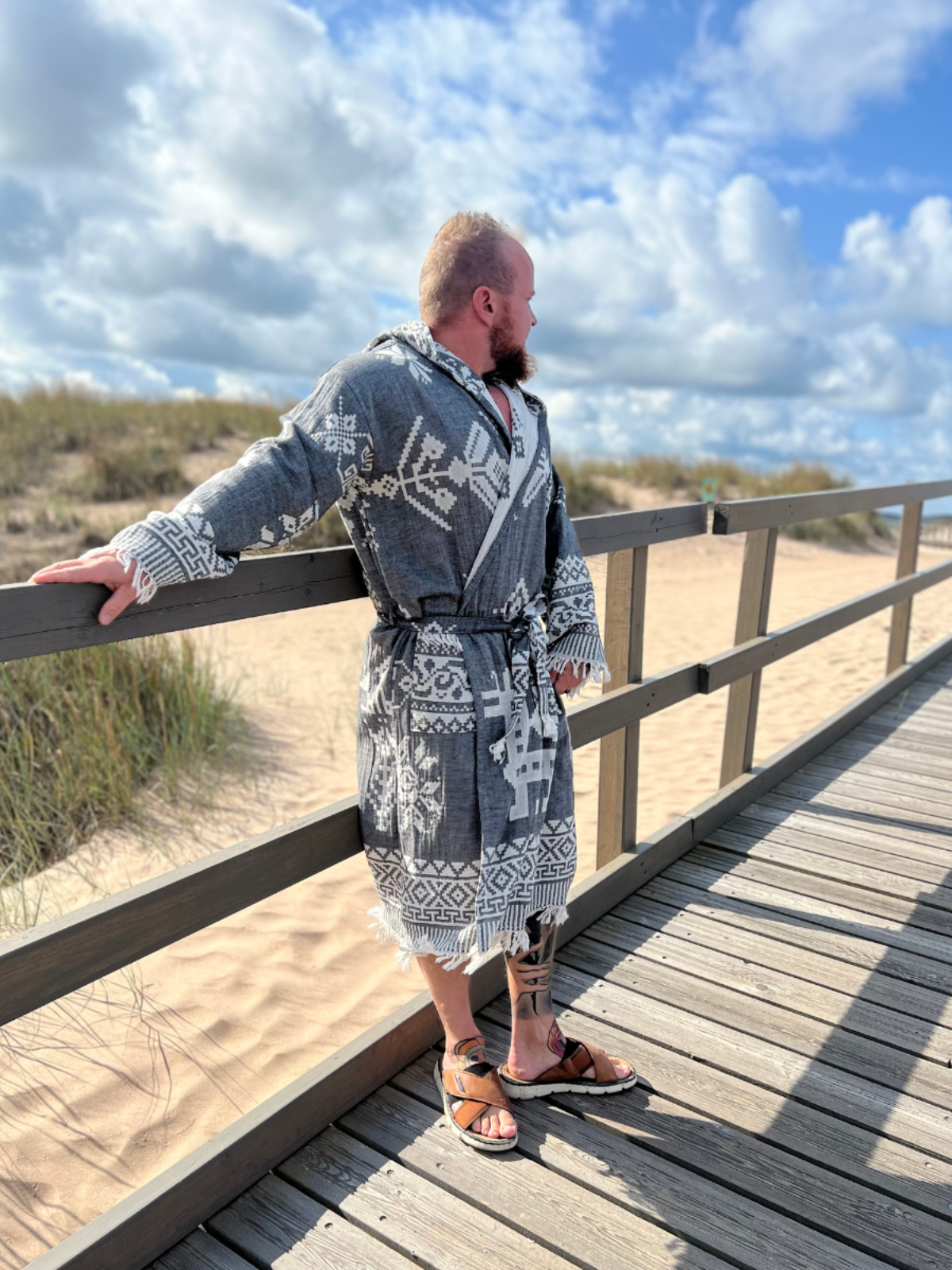 Kreikkalainen hupullinen kylpytakki Ornamentti tummanharmaa