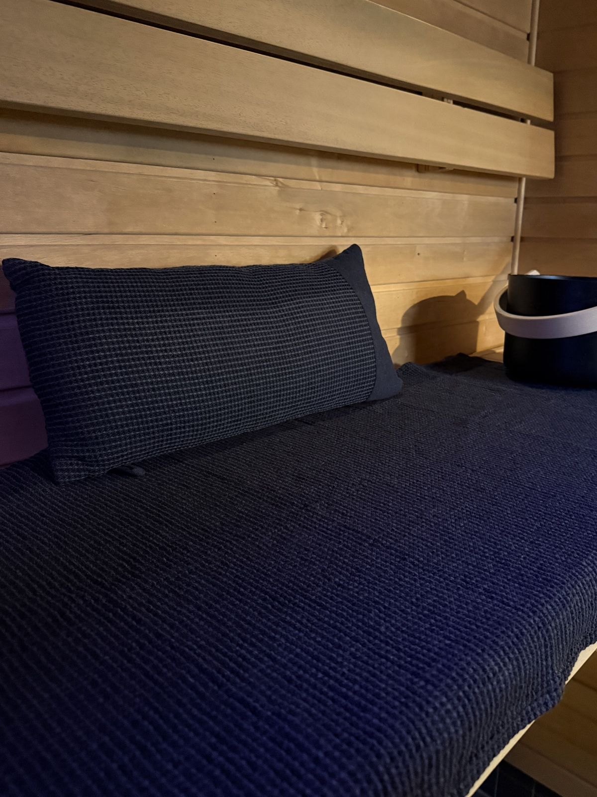 Saunatyyny Kenno musta-harmaa 50x22cm, Rento