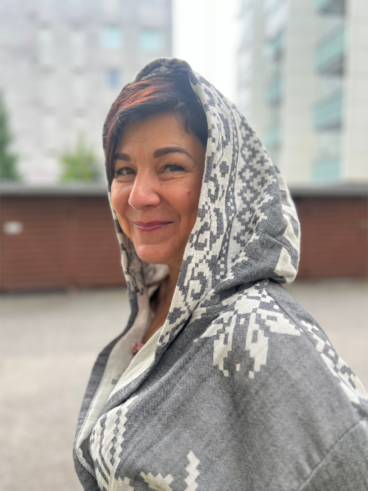 Kreikkalainen hupullinen kylpytakki Ornamentti tummanharmaa